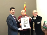 L'alcalde i el director de la Fira amb l'artista